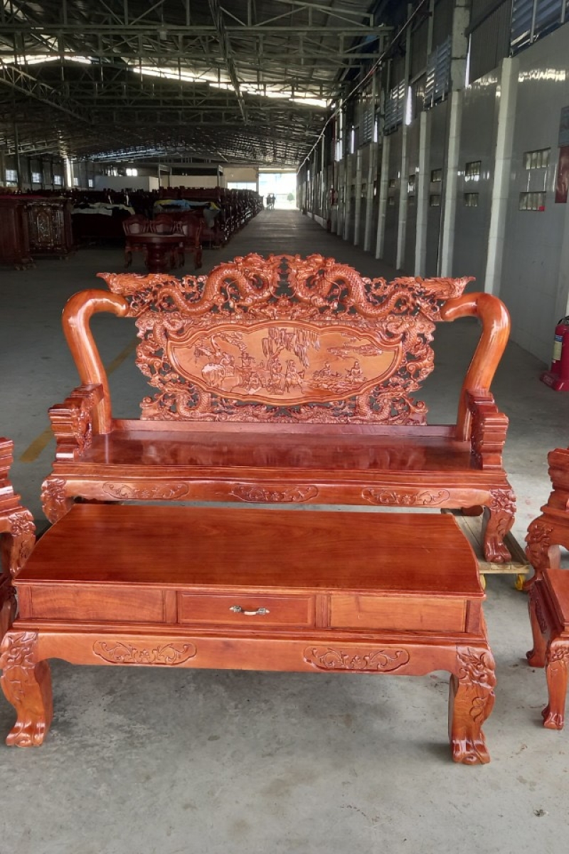 SALON RỒNG BÁT TIÊN